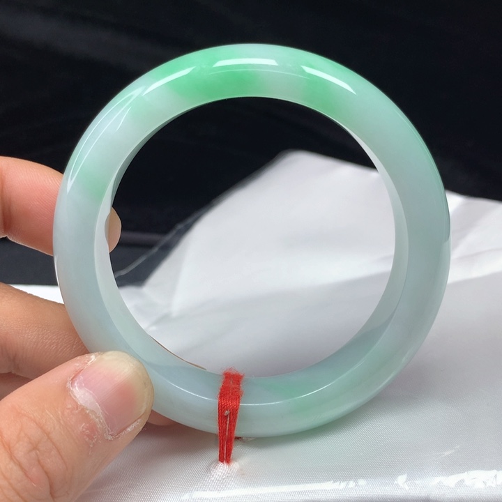 翡翠手镯（圆镯）未镶嵌54.7