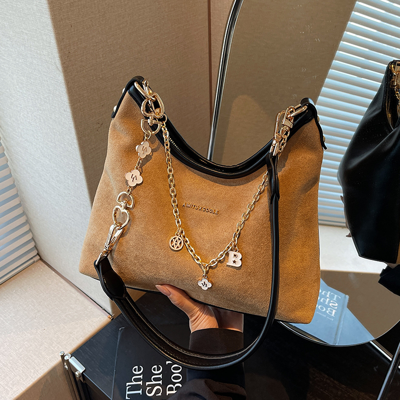 艾米兔女包2025新款链条大容量手提纯色设计复古洋气单肩斜挎包