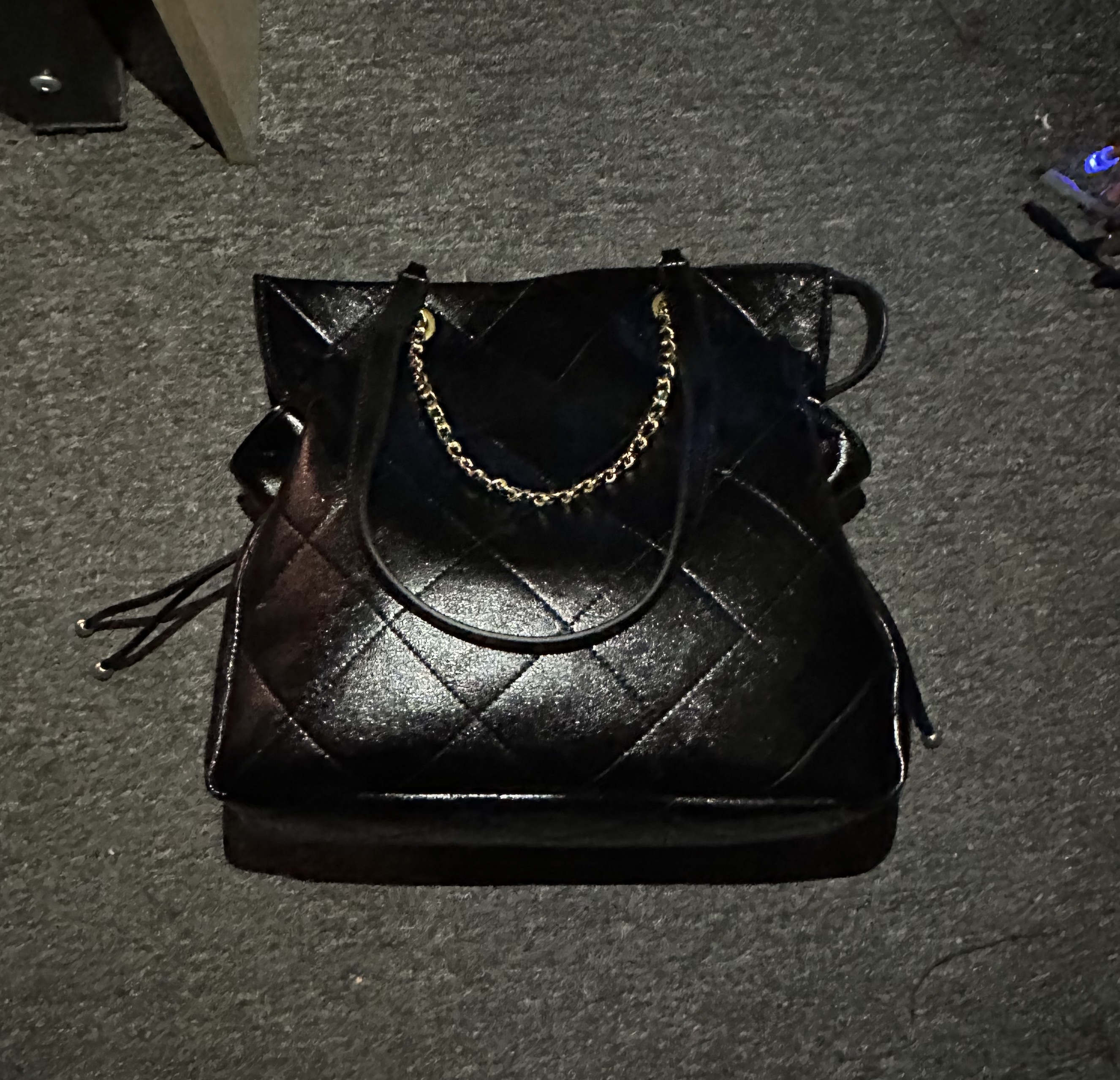 LQ-WITH-QUEEN真皮女包抽绳托特黑色