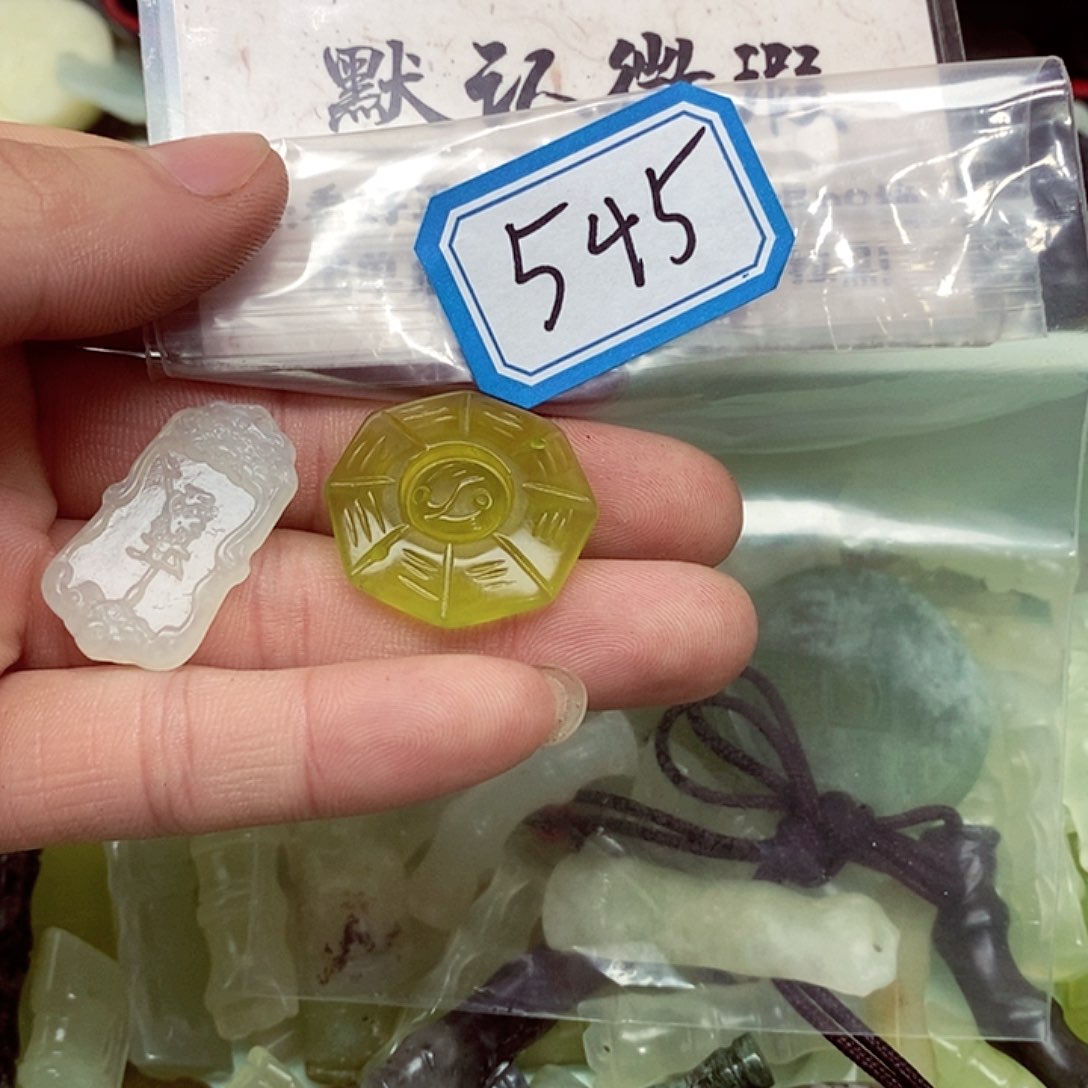 蛇纹石玉未镶嵌颈饰阿***兔545