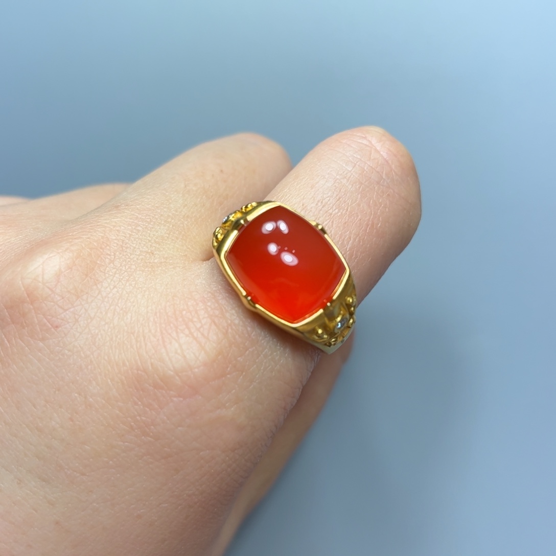 南红玛瑙冰红戒指18K金镶嵌