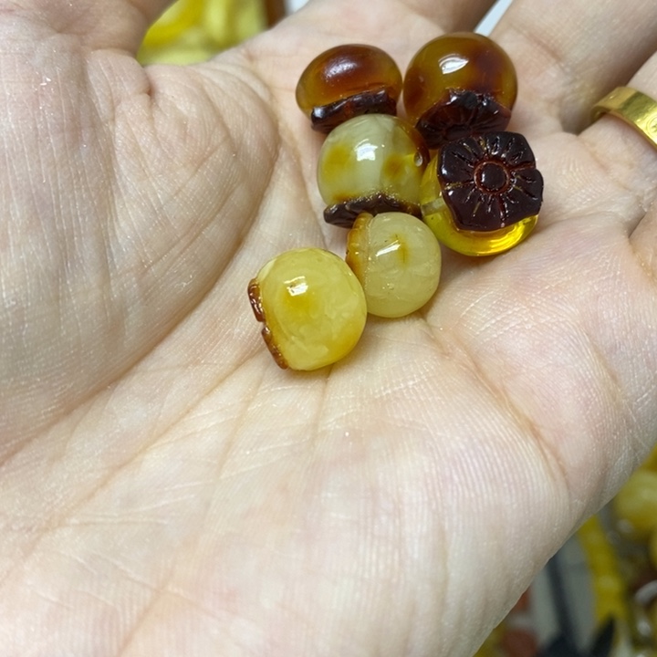 蜜蜡未镶嵌裸石多样性发货其一