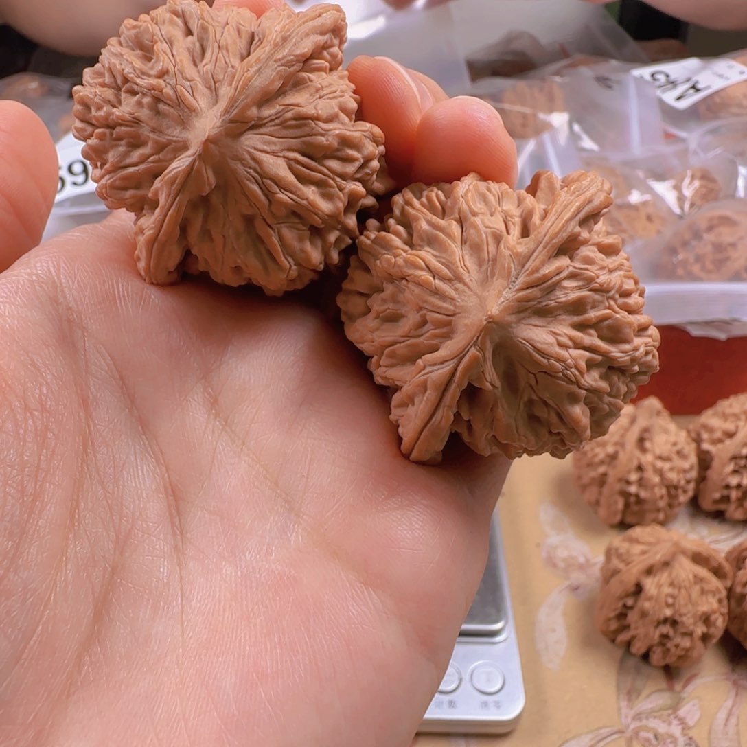 文玩核桃吊坠秦皇楼43-315