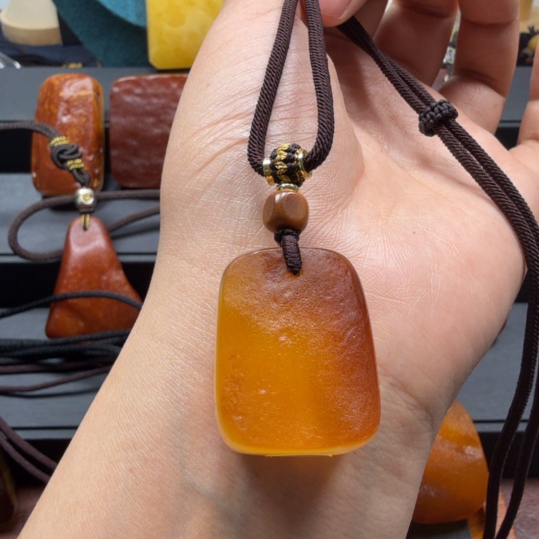 未镶嵌吊坠(赠链)琥珀