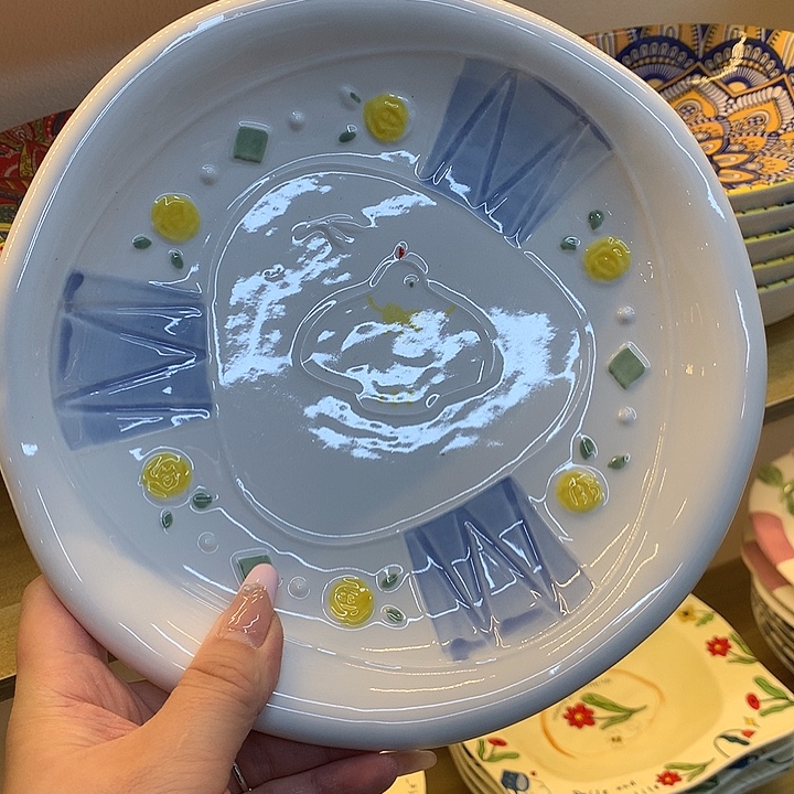 瓷鱼盘子浮雕款好看