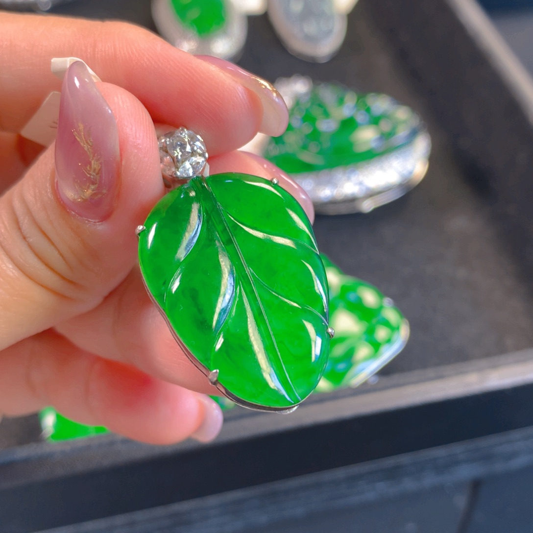 翡翠颈饰银S925镶嵌翡翠