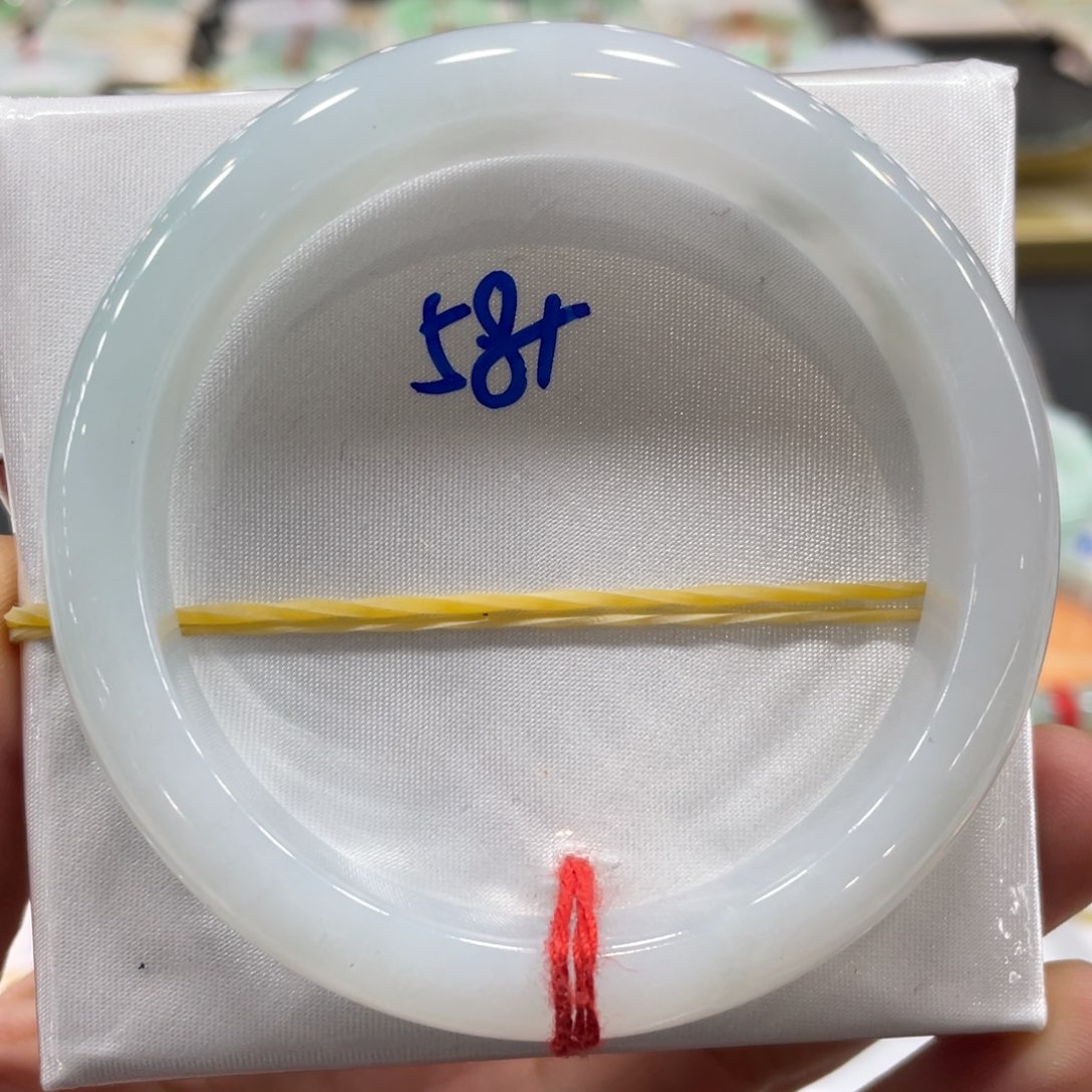 翡翠手镯未镶嵌翡翠手镯