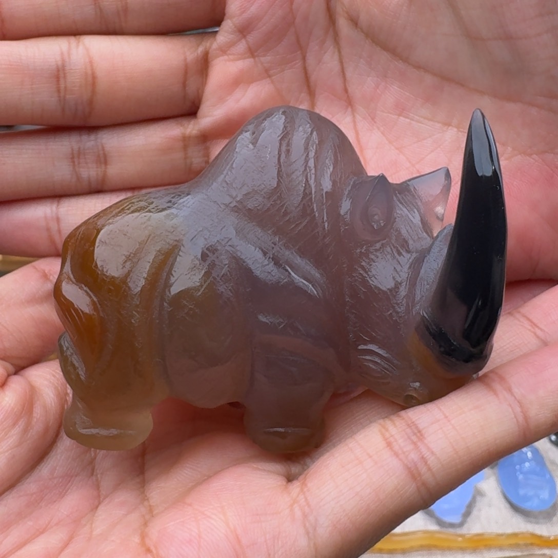 玛瑙/玉髓玛瑙犀牛手把件未镶嵌