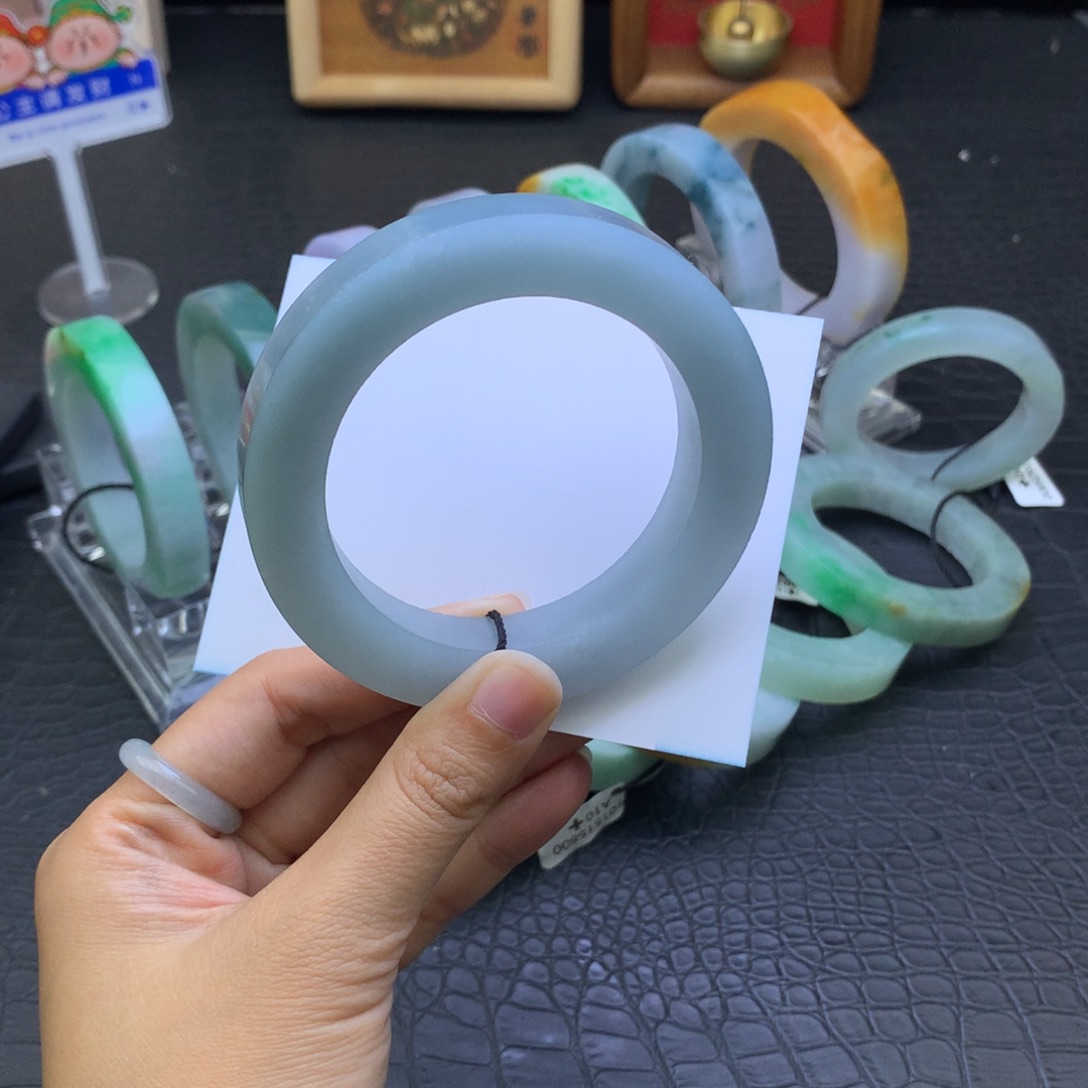 定制翡翠未镶嵌翡翠手镯