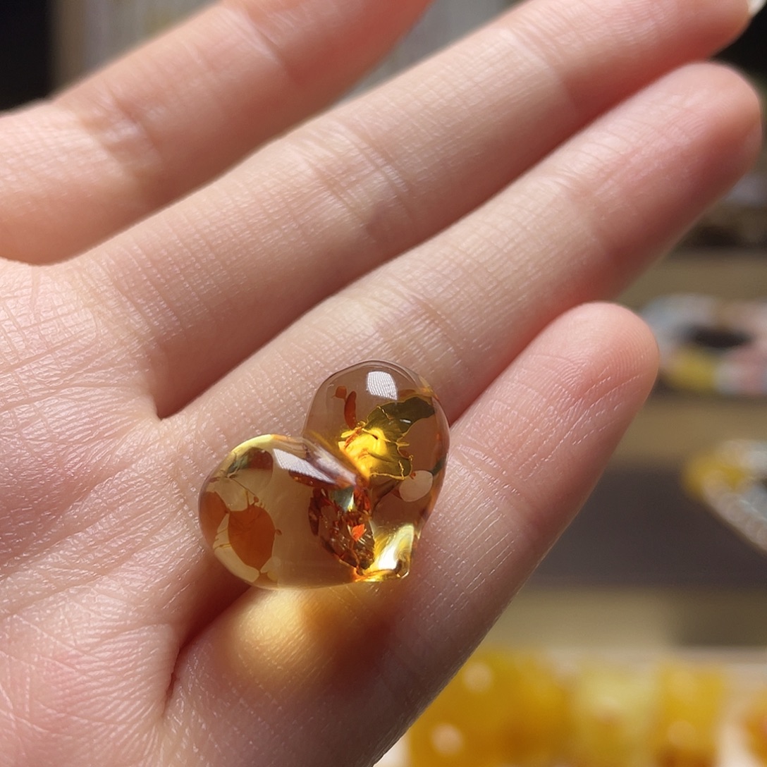 琥珀未镶嵌裸石爱心