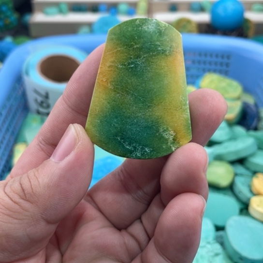 未镶嵌菱锰矿珠宝半成品