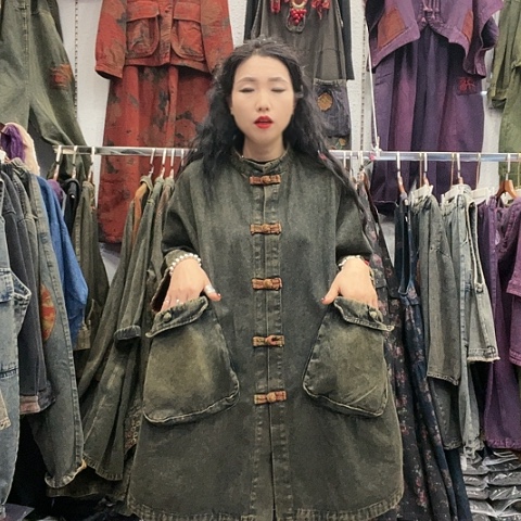 刺绣招财猫牛仔大兜外套