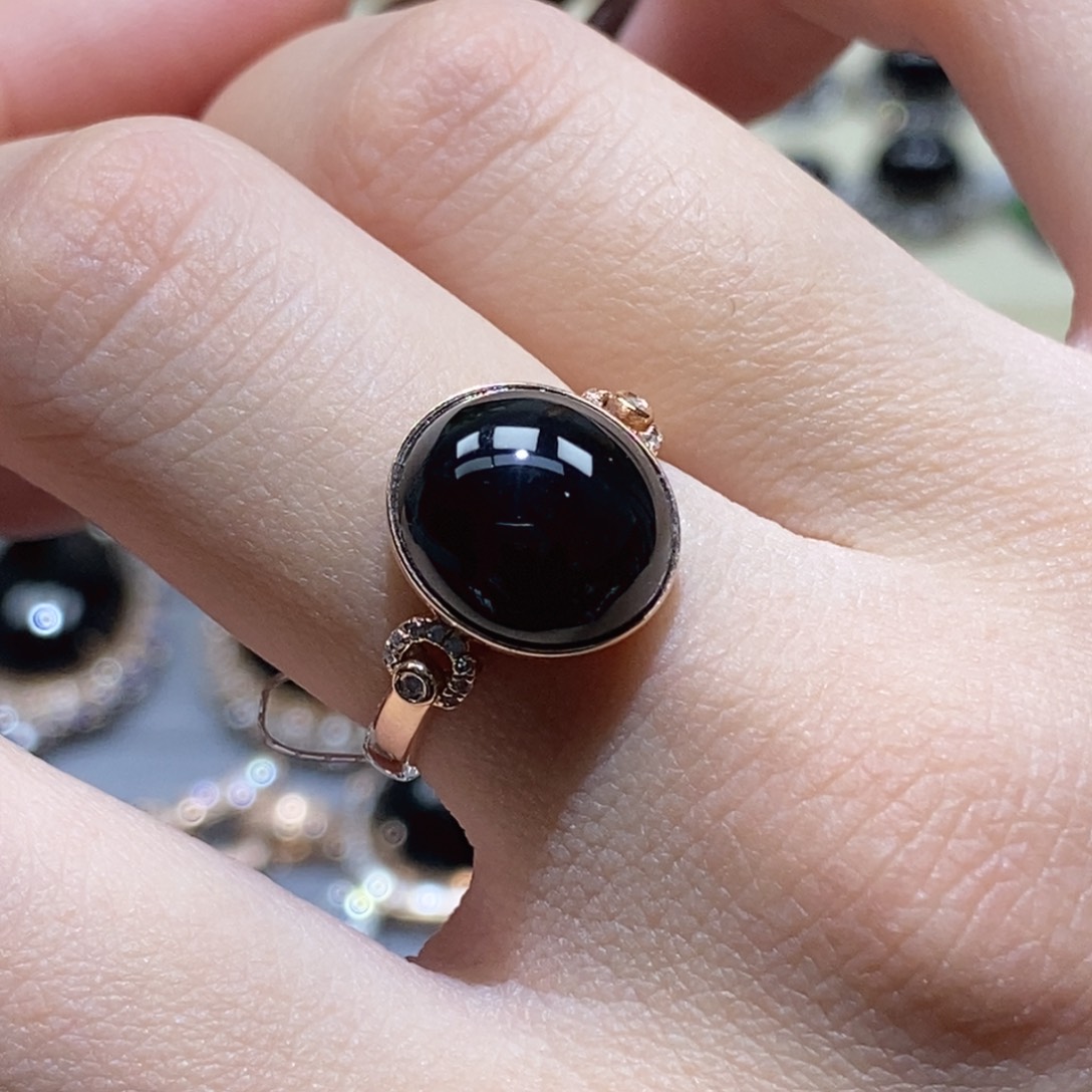 18K金镶嵌戒指翡翠