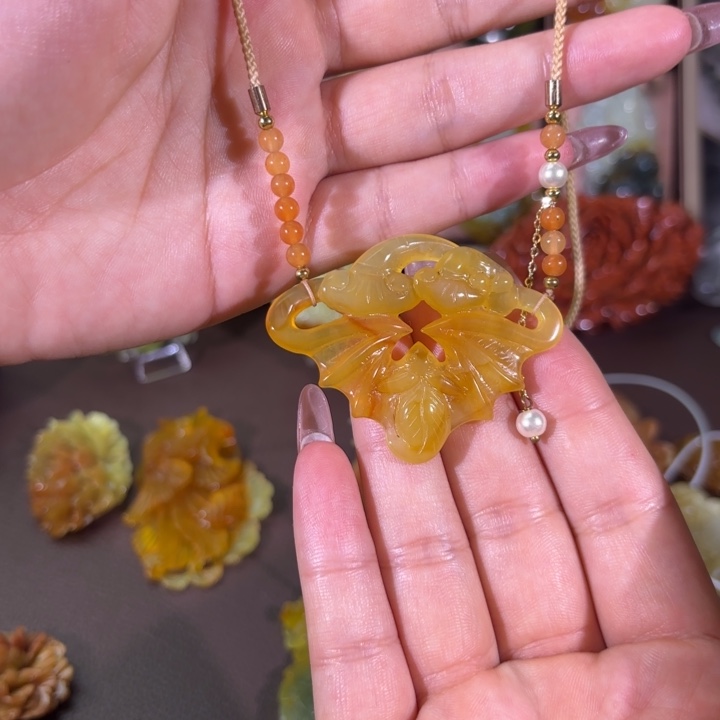 未镶嵌蛇纹石玉颈饰