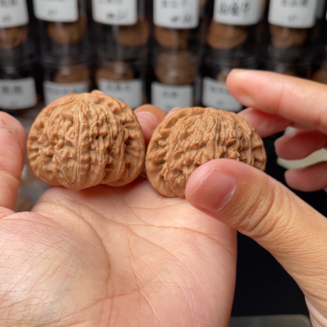 惆***叔把件文玩核桃全品41闷白