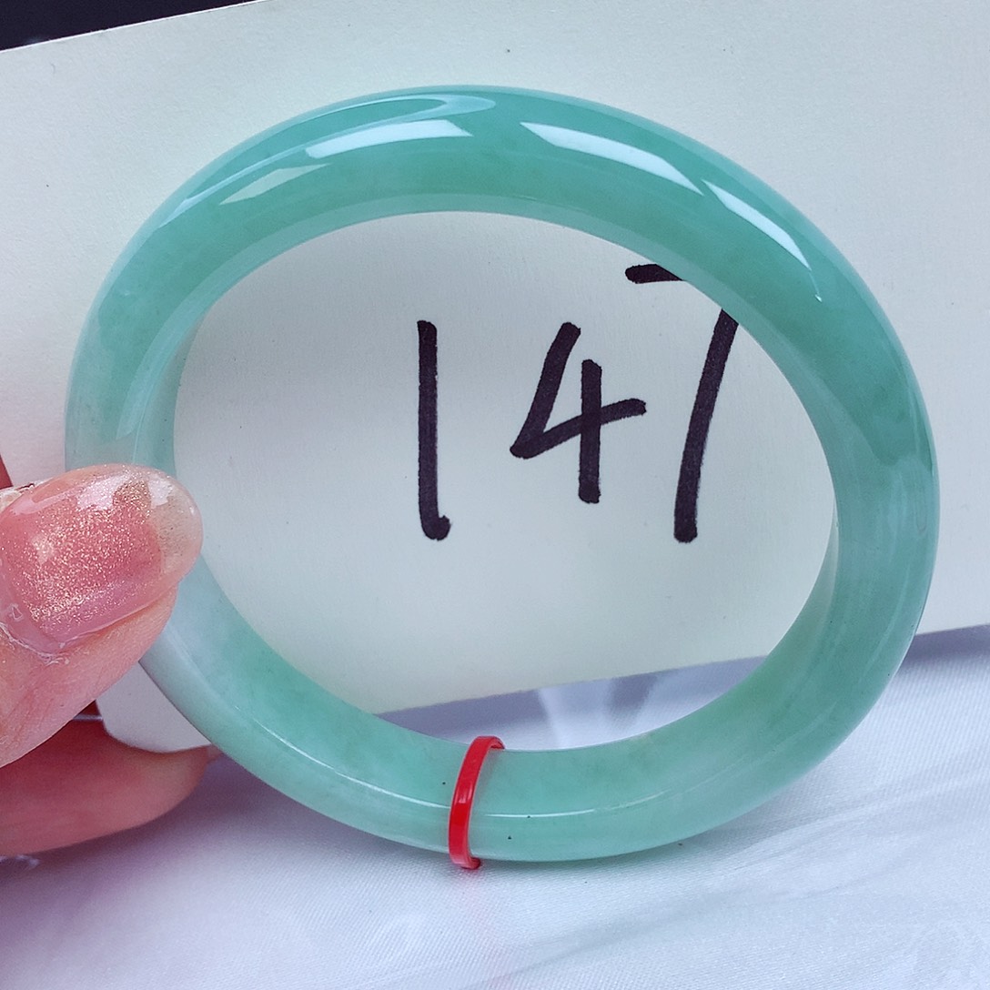 翡翠手镯未镶嵌翡翠