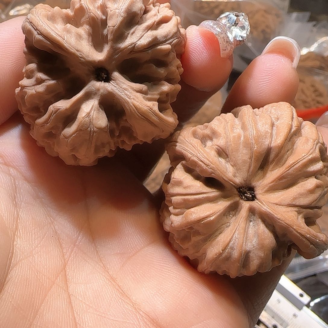 文玩核桃吊坠天眼