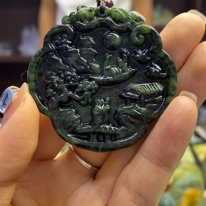 蛇纹石玉未镶嵌颈饰