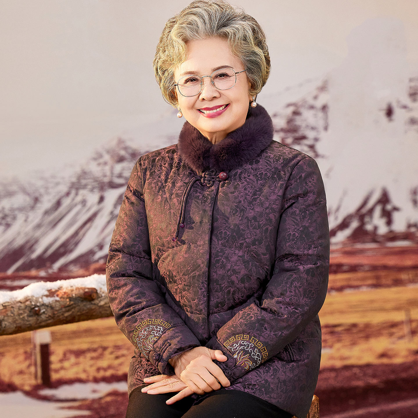 妈妈冬装外套纽扣中老年人白鸭羽绒服獭兔毛领奶奶装洋气保暖衣服