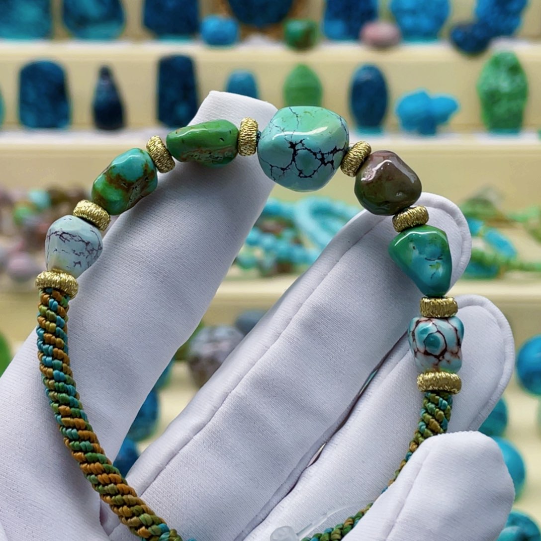 绿松石未镶嵌颈饰