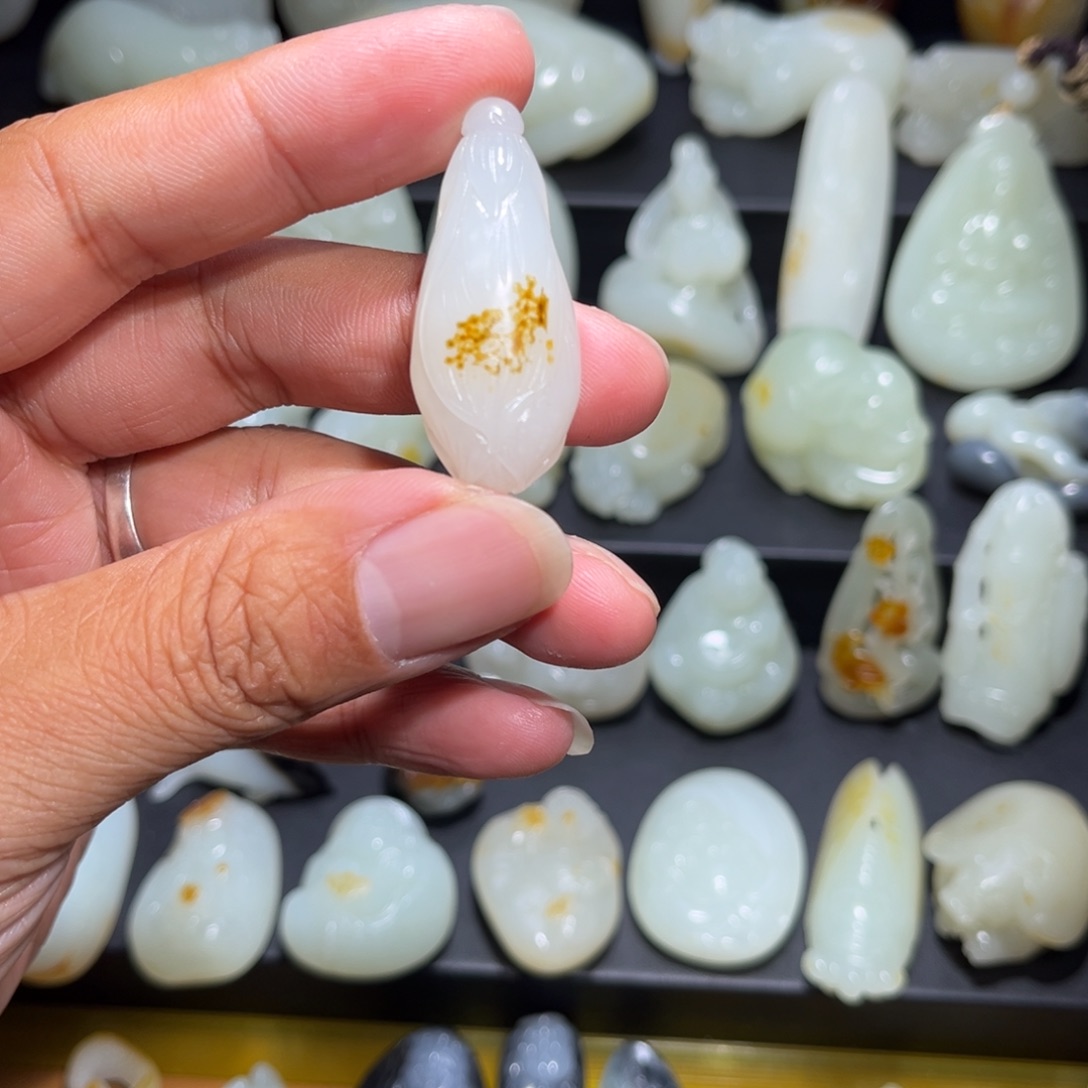 和田玉颈饰未镶嵌