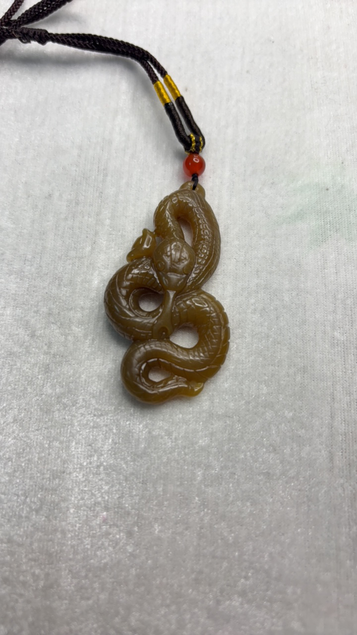 天然和田玉吊坠小龙