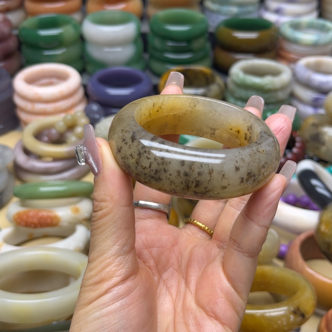 石英质玉手镯未镶嵌小*子