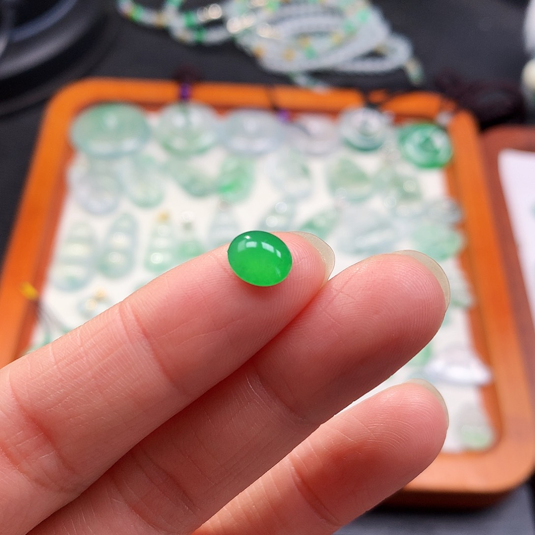 吊坠(不含链)未镶嵌翡翠蛋面