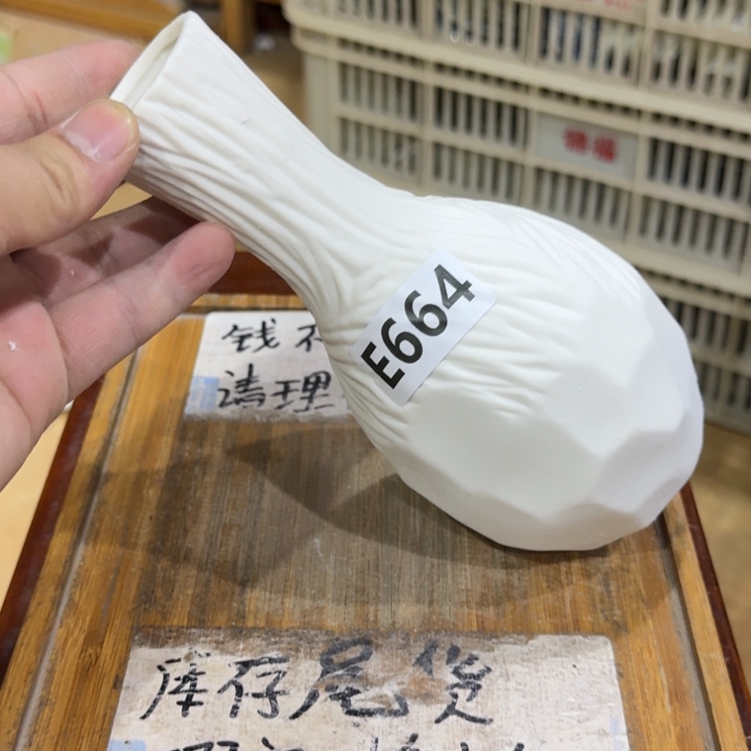 微瑕疵介意勿拍陶瓷器皿M050