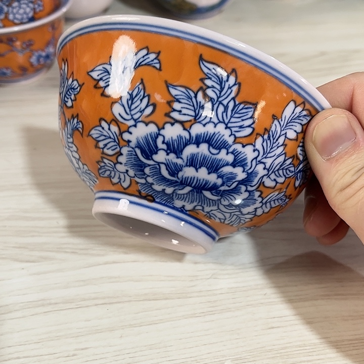 瓷片//////直径12.5厘米。红。