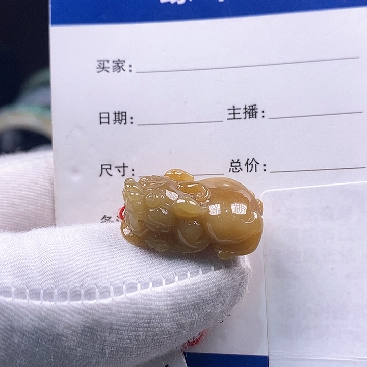 翡翠颈饰未镶嵌皮裘