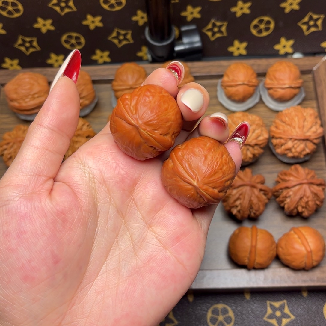 把件文玩核桃绣球