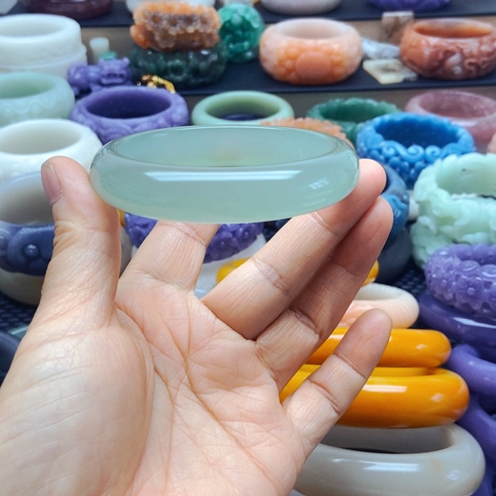 石英岩玉未镶嵌手镯