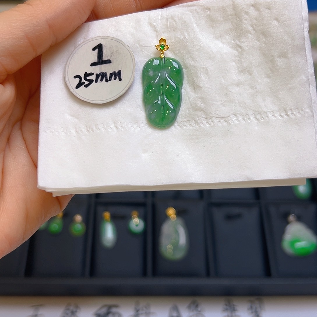 翡翠颈饰18K金镶嵌翡翠