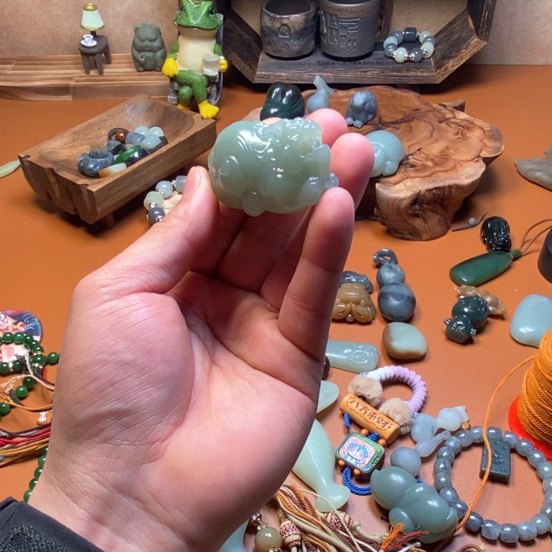 万***静和田玉未镶嵌颈饰