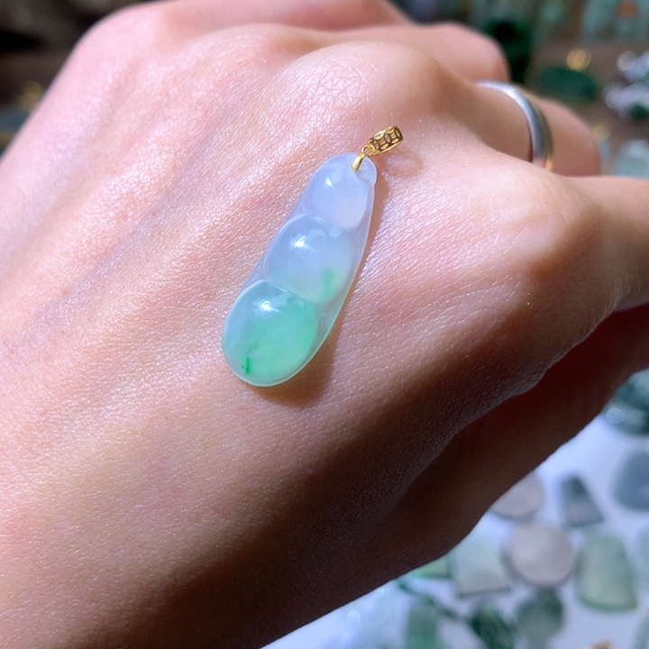 翡翠颈饰18K金镶嵌豆子