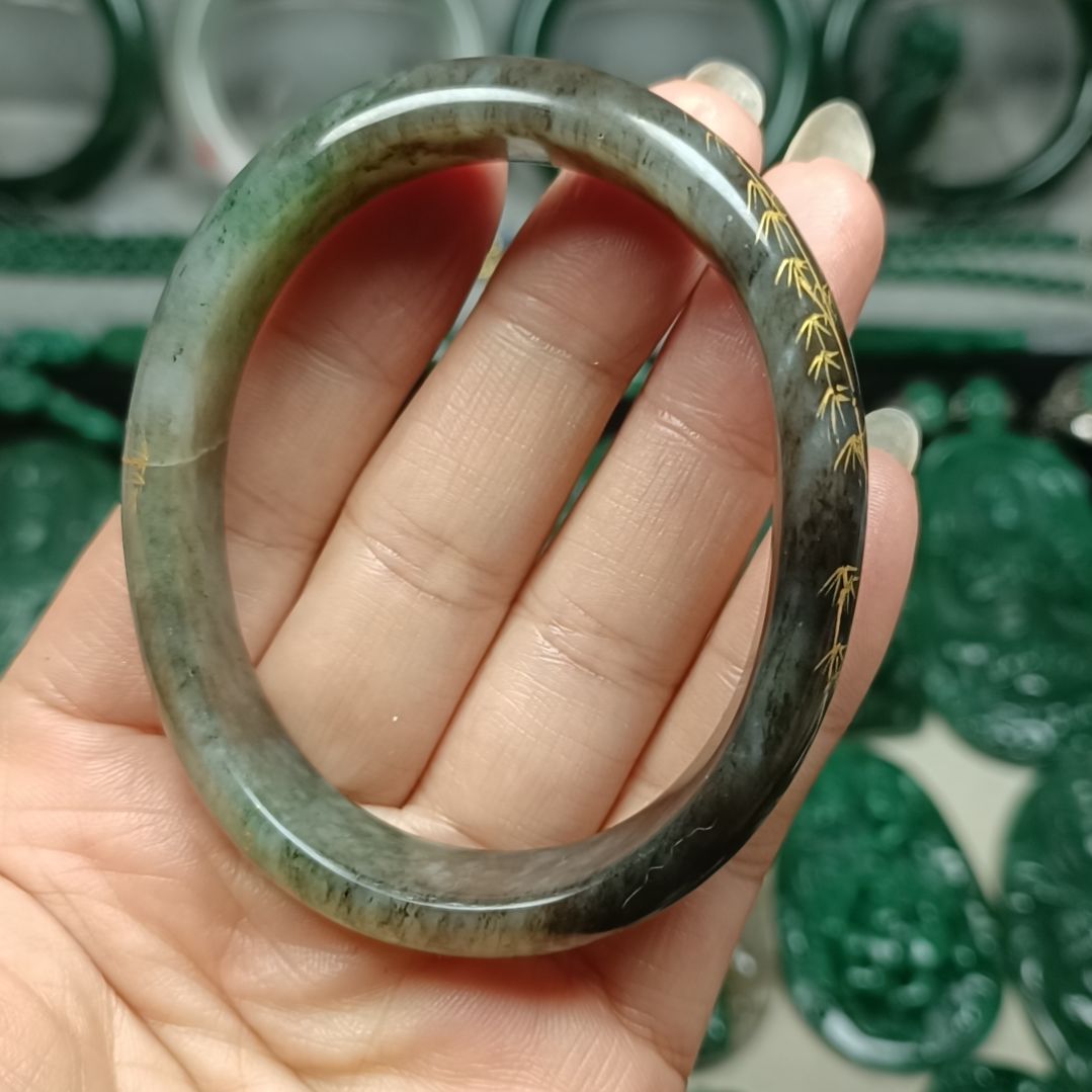 独山玉贵妃镯未镶嵌