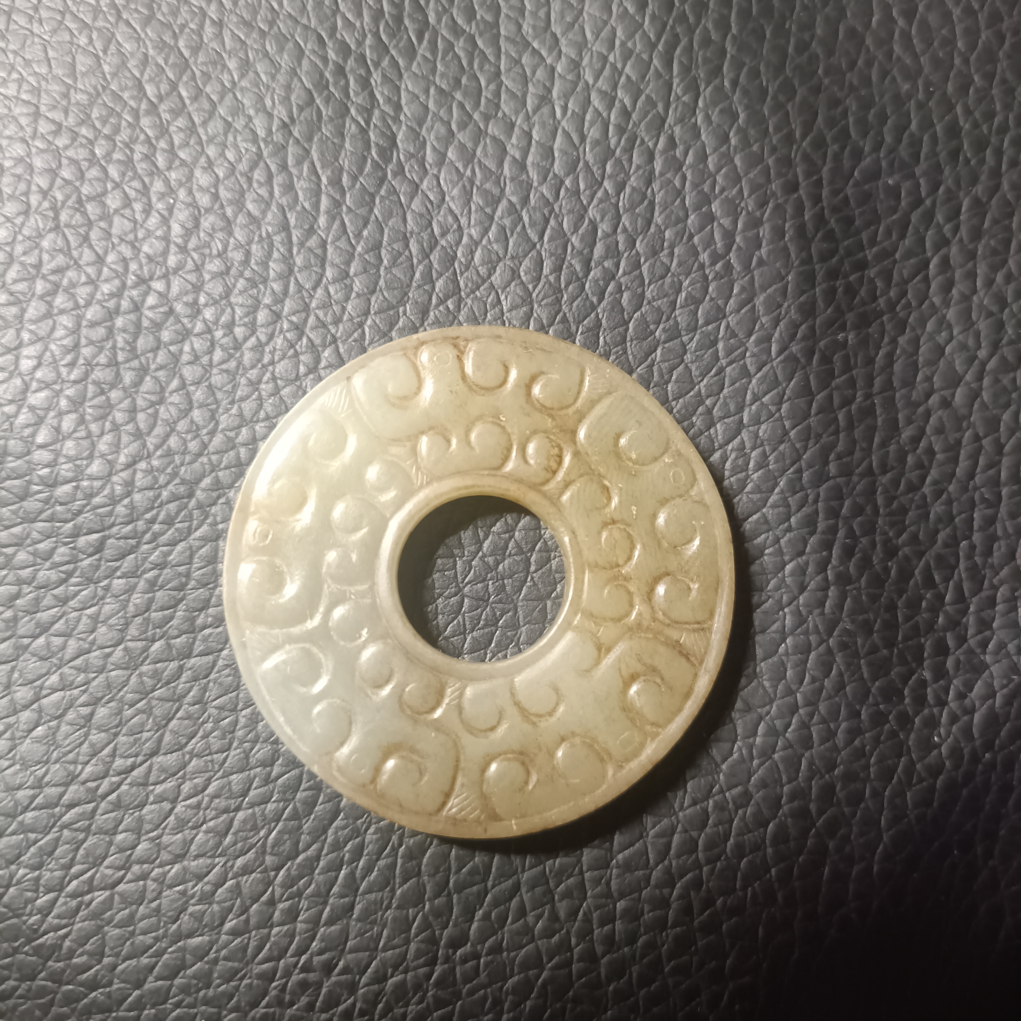 和田玉卷云纹挂件