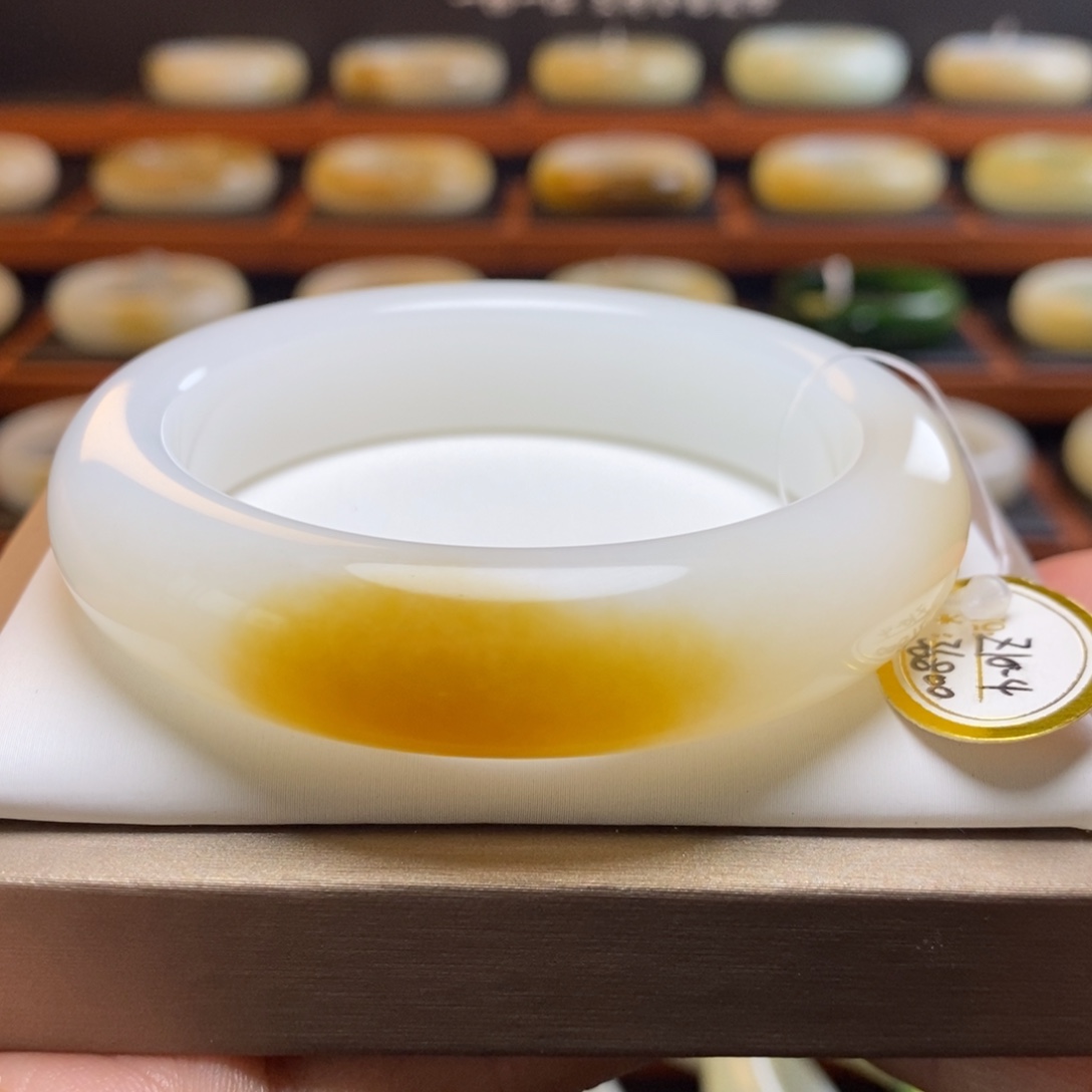 和田玉未镶嵌手镯56圈