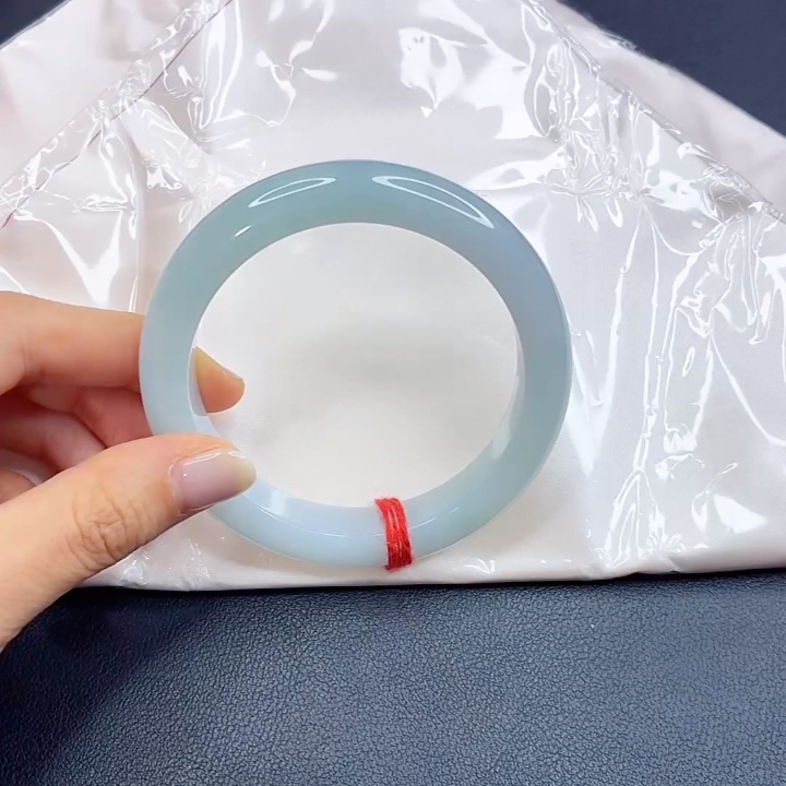 无***草翡翠未镶嵌手镯冰蓝