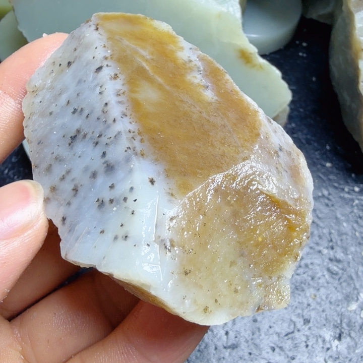 和田玉（糖玉）未镶嵌珠宝奇石