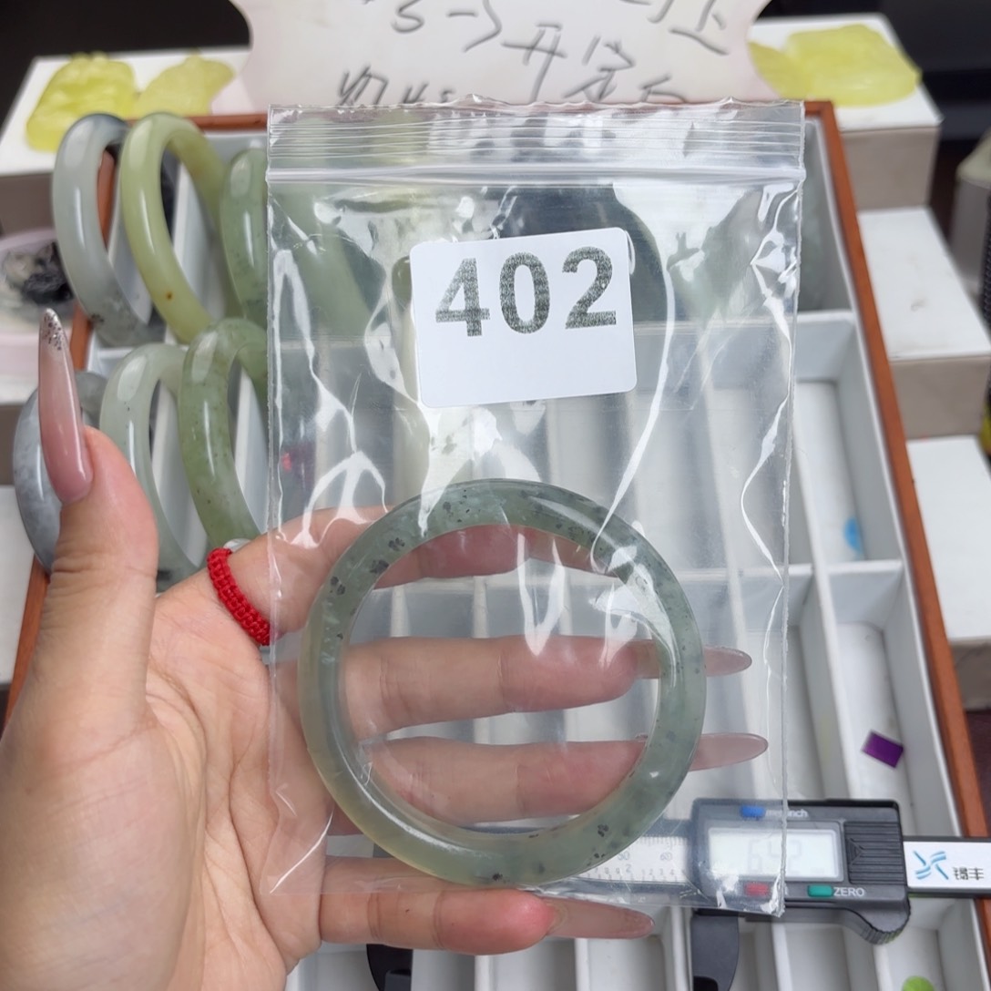 未镶嵌蛇纹石玉手镯财****儿