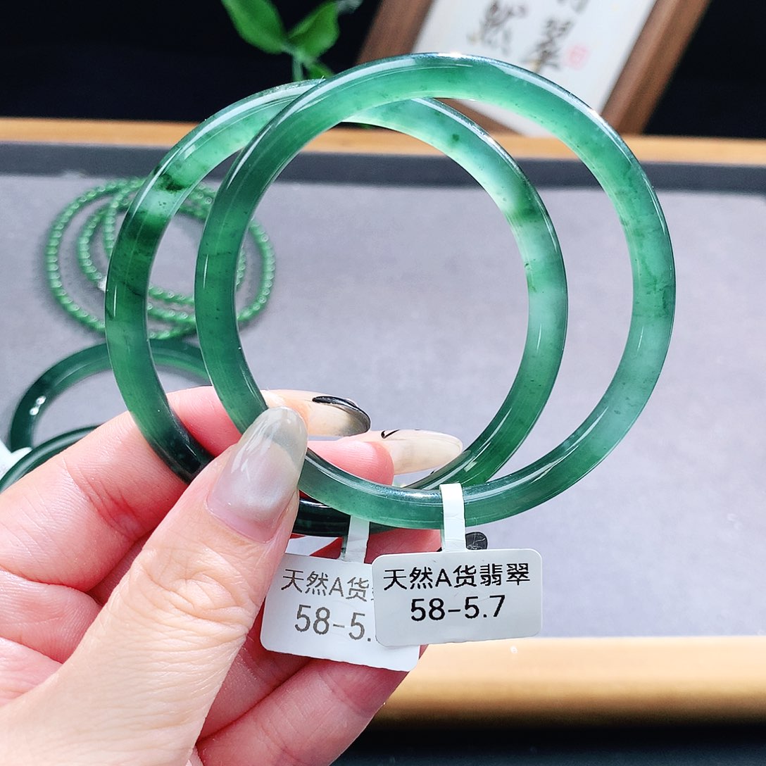 翡翠手镯（圆镯）未镶嵌