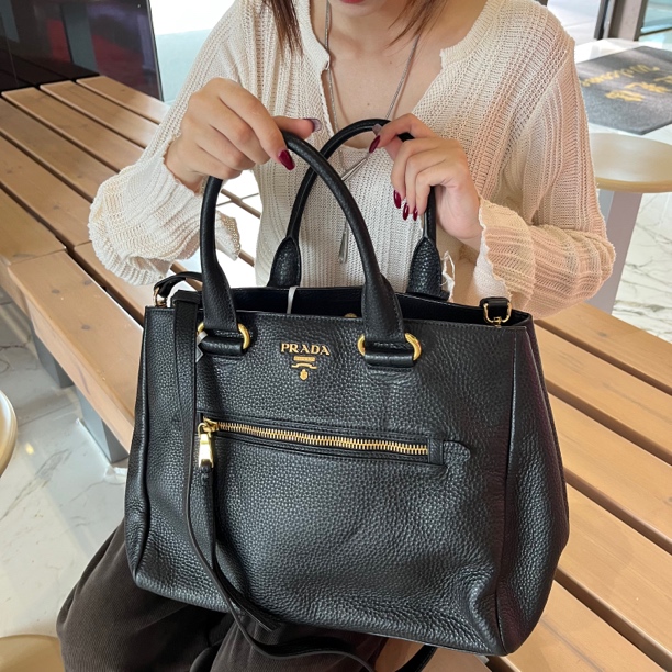 95新 Prada/普拉达 XM/黑金机车荔枝纹手提斜跨包/AR11109405