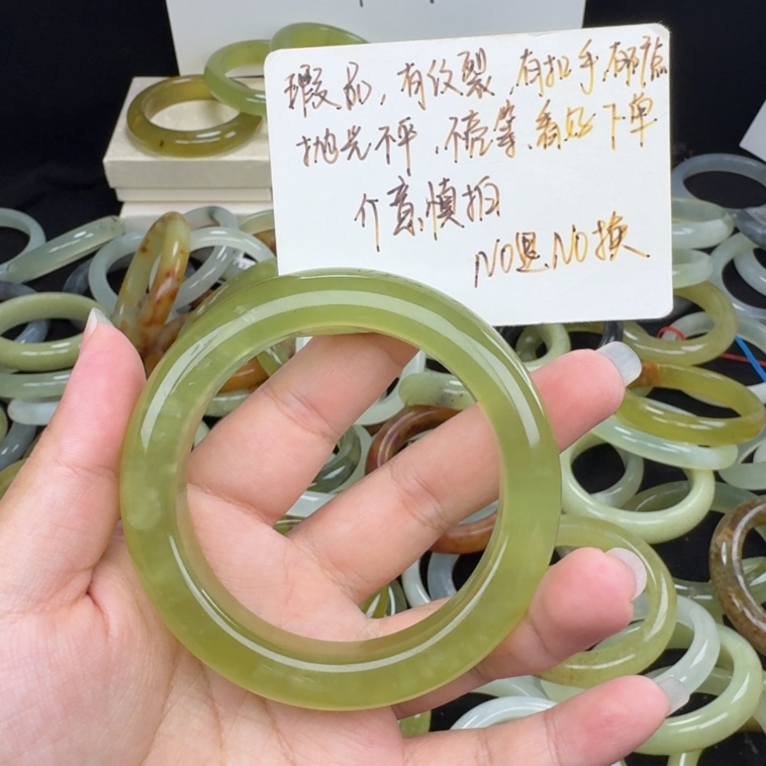 俊***杰蛇纹石玉未镶嵌手镯