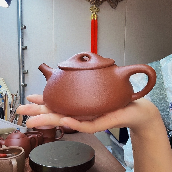 茶壶紫砂红将坡石瓢半手，容量300毫升