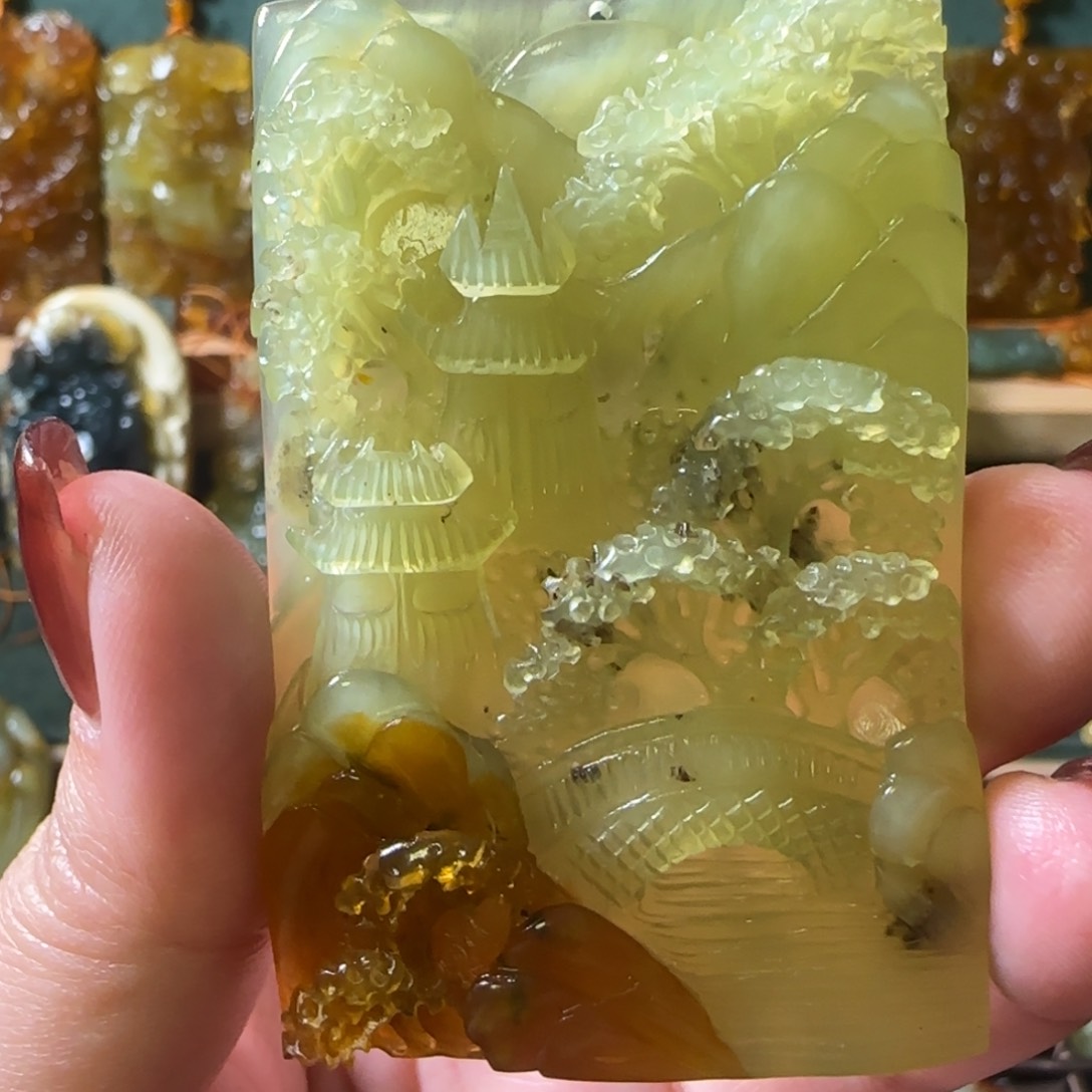 蛇纹石玉颈饰合金