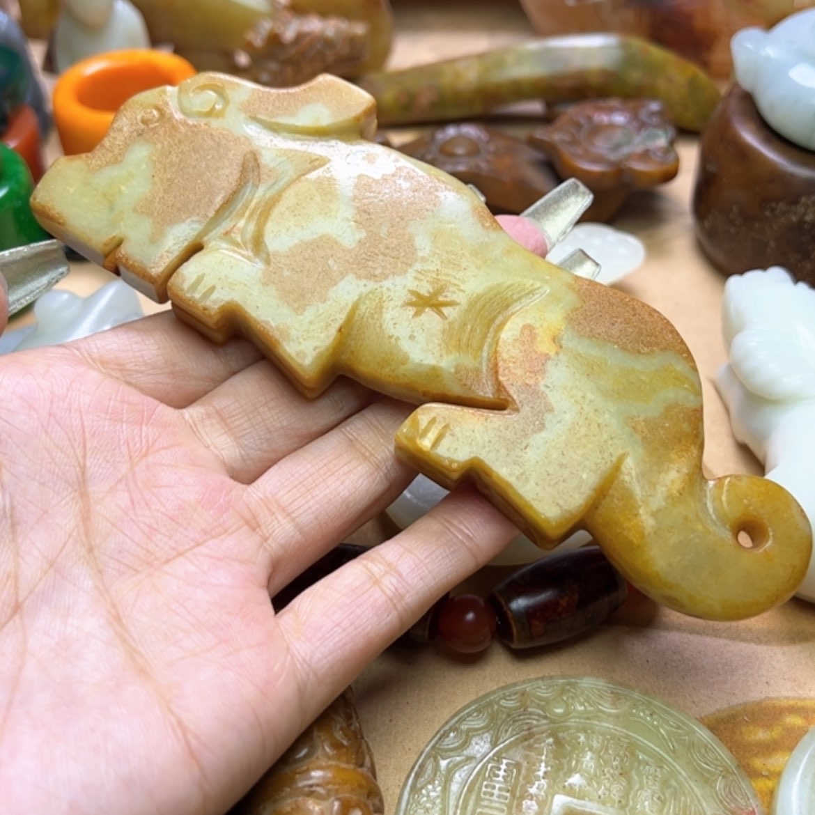 【闪购商品】蛇纹石玉颈饰未镶嵌
