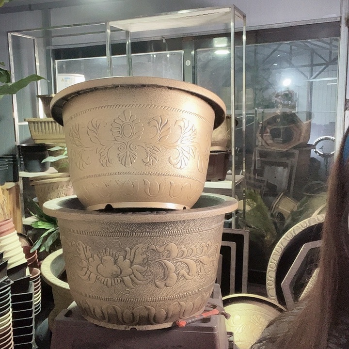 圆70六个有孔金色的