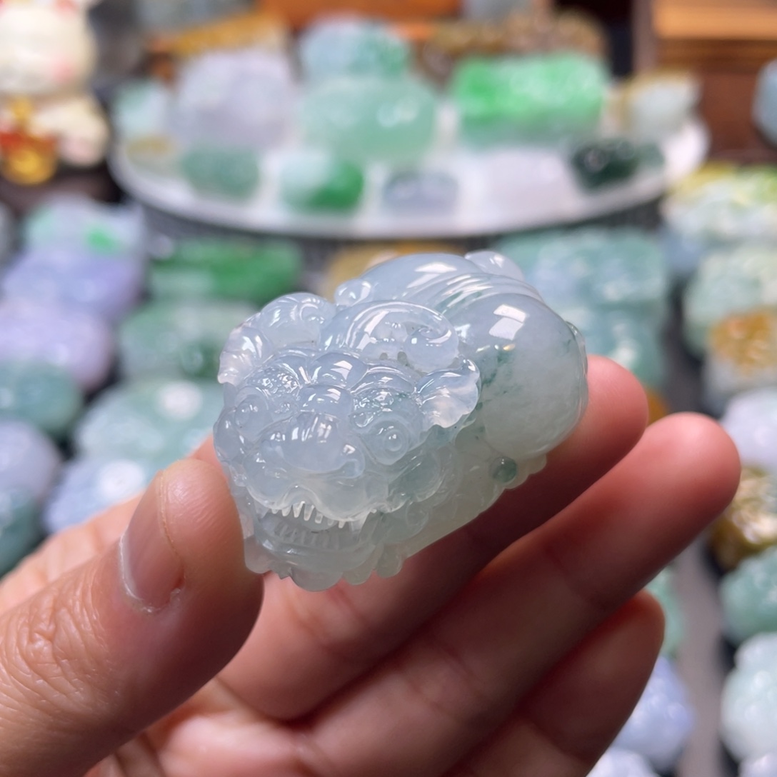 翡翠未镶嵌颈饰貔貅